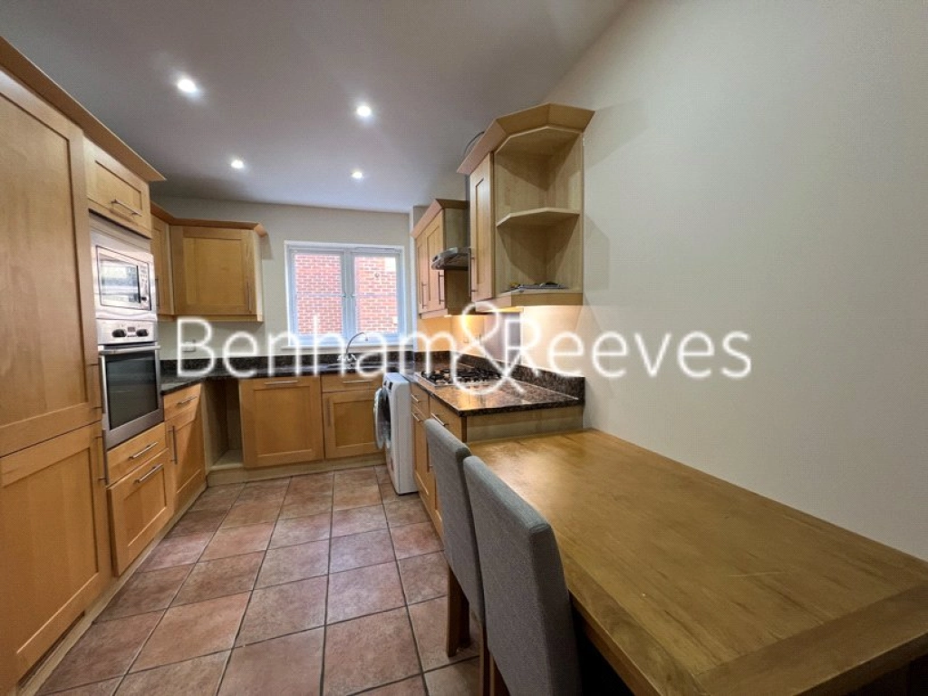 3 bedrooms apartments/flats for sale in Eastbury Avenue, Northwood, Hertfordshire - HA6 view 15