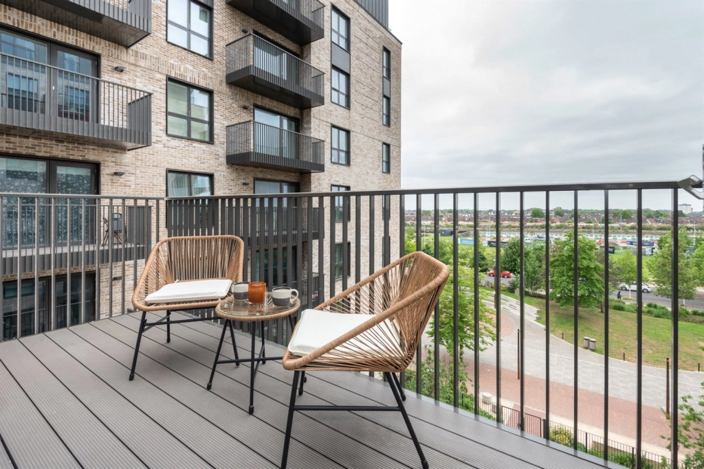 Studio apartments/flats for sale in Accolade Avenue, Southall - UB1 view 4