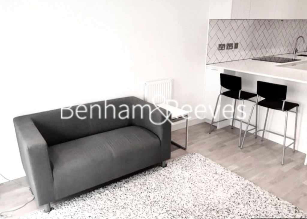 1 bedroom apartments/flats for sale in Accolade Avenue, Southall - UB1 view 4