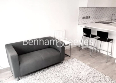 Accolade Avenue, Southall - UB1 view 4
