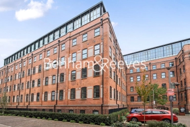 Memorial Avenue, Slough, Berkshire - SL1 view 15
