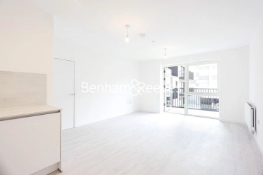 Farine Avenue, Hayes - UB3 view 1