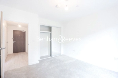 Farine Avenue, Hayes - UB3 view 16