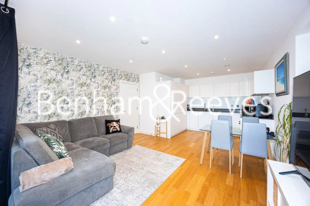 1 bedroom apartments/flats for sale in Samara Drive, Southall - UB1 view 2