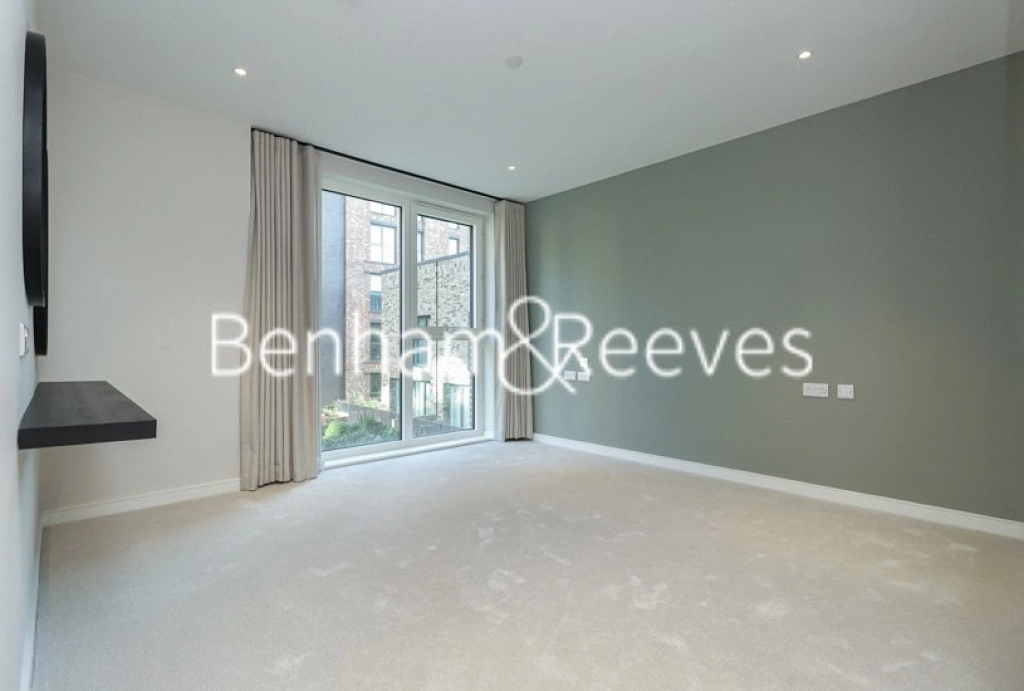 1 bedroom apartments/flats for sale in Greenleaf Walk, Southall - UB1 view 3