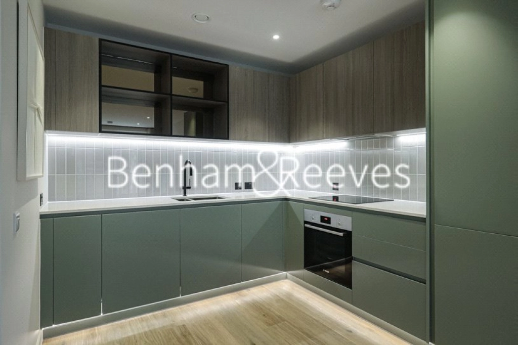 1 bedroom apartments/flats for sale in Greenleaf Walk, Southall - UB1 view 6