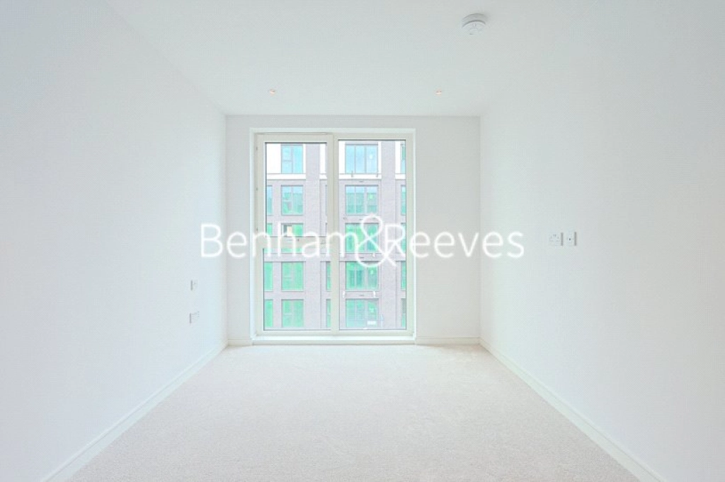 1 bedroom apartments/flats for sale in Cedrus Avenue, Southall - UB1 view 3