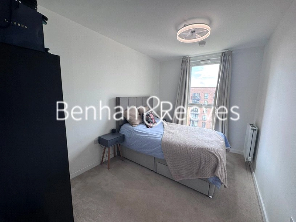 2 bedrooms apartments/flats for sale in Farine Avenue, Hayes - UB3 view 4