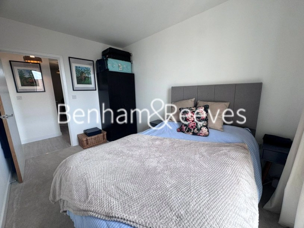 2 bedrooms apartments/flats for sale in Farine Avenue, Hayes - UB3 view 3