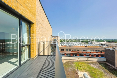 Farine Avenue, Hayes - UB3 view 6