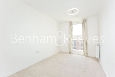 Farine Avenue, Hayes - UB3 view 12