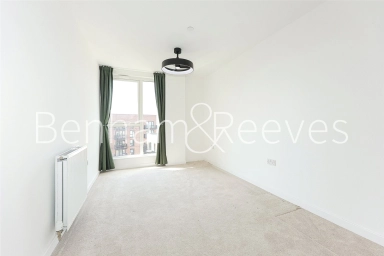 Farine Avenue, Hayes - UB3 view 5