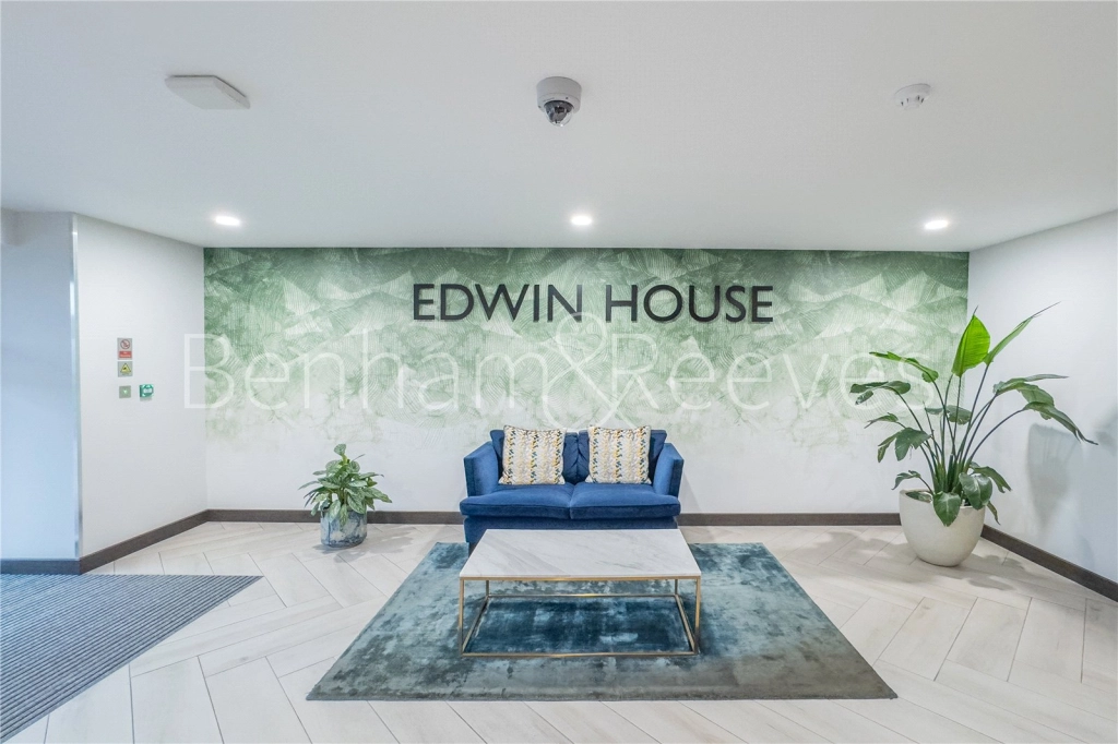 2 bedrooms apartments/flats for sale in Accolade Avenue, Southall - UB1 view 2