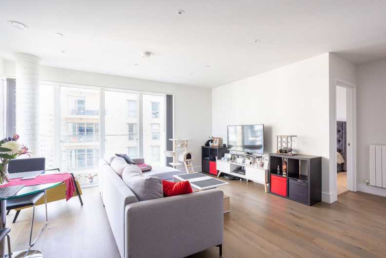 2 bedroom flat for Sale in Kidbrooke Park Road, Kidbrooke, SE3, London