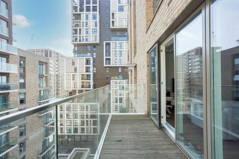 2 bedroom flat for Sale in Kidbrooke Park Road, Kidbrooke, SE3, London