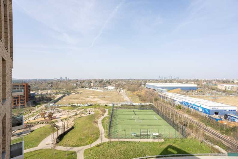 2 bedroom flat for Sale in Kidbrooke Park Road, Kidbrooke, SE3, London