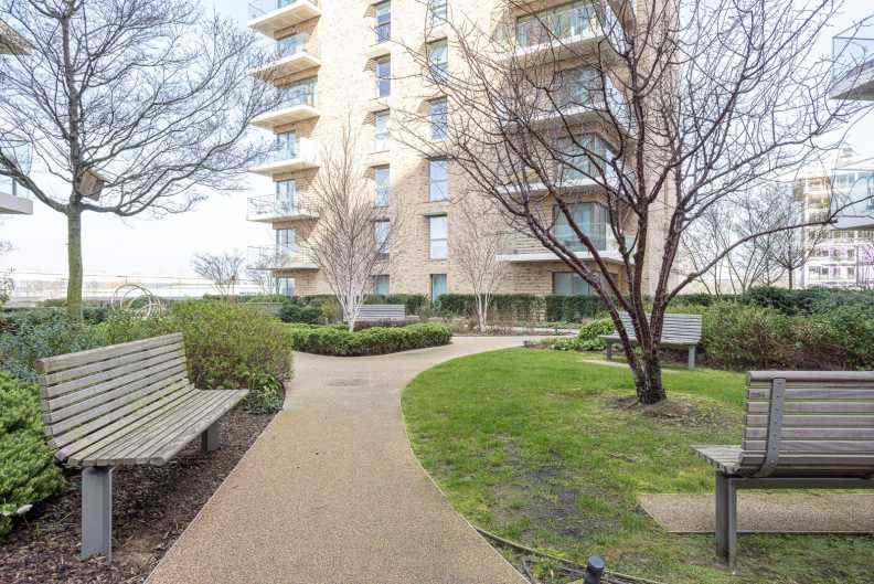 2 bedroom flat for Sale in Kidbrooke Park Road, Kidbrooke, SE3, London