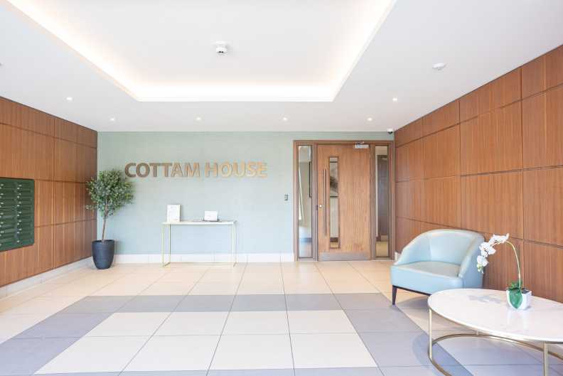 2 bedroom flat for Sale in Kidbrooke Park Road, Kidbrooke, SE3, London