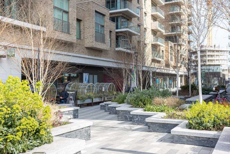 2 bedroom flat for Sale in Kidbrooke Park Road, Kidbrooke, SE3, London