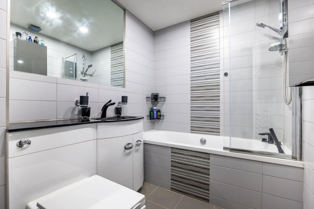 2 bedrooms apartments/flats for sale in Allenby Road, Woolwich - SE28 view 6