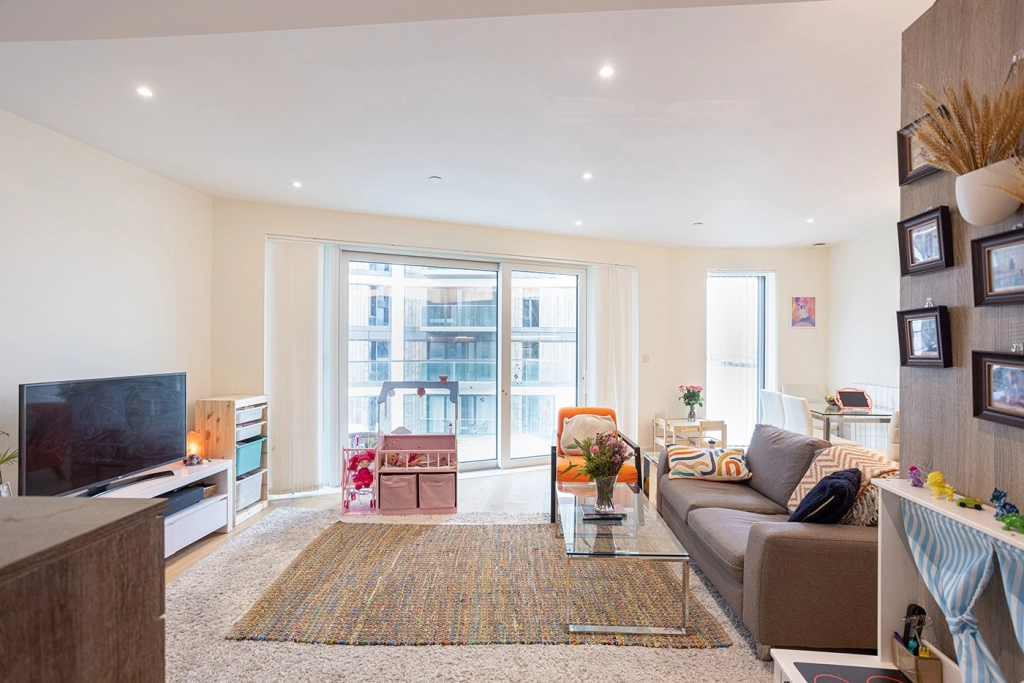1 bedroom apartments/flats for sale in Duke Of Wellington Avenue, Woolwich - SE18 view 9