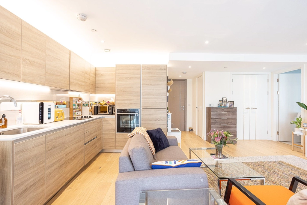 1 bedroom apartments/flats for sale in Duke Of Wellington Avenue, Woolwich - SE18 view 3