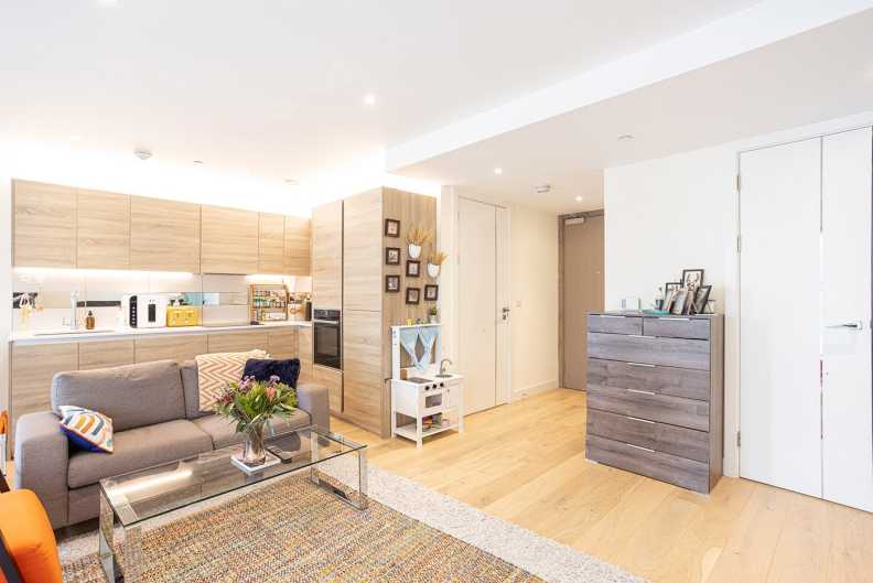 1 bedroom apartments/flats to sale in Duke Of Wellington Avenue, Woolwich-image 3