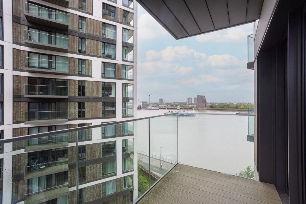 1 bedroom apartments/flats for sale in Duke Of Wellington Avenue, Woolwich - SE18 view 6
