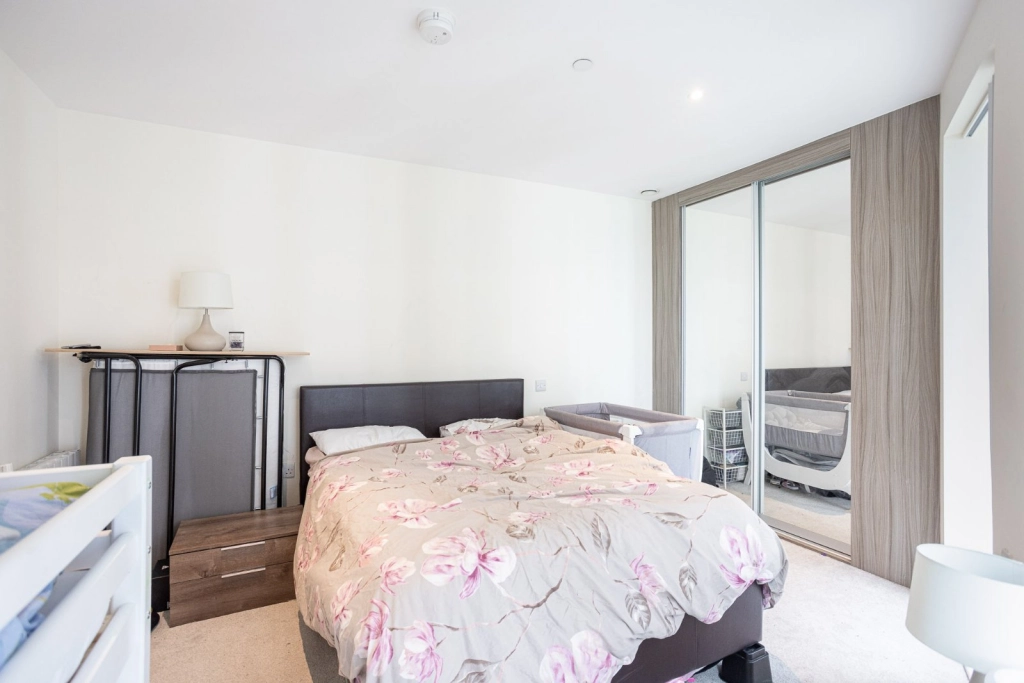 1 bedroom apartments/flats for sale in Duke Of Wellington Avenue, Woolwich - SE18 view 4