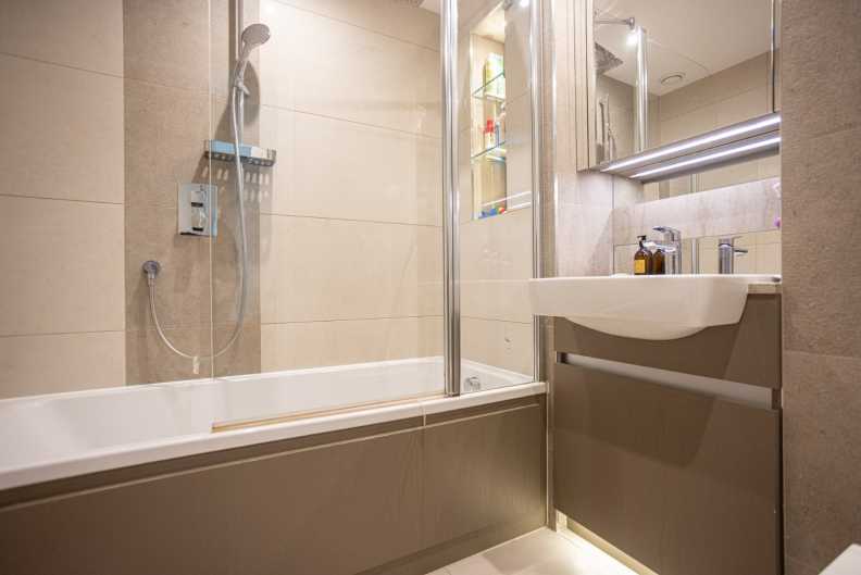 1 bedroom apartments/flats to sale in Duke Of Wellington Avenue, Woolwich-image 6