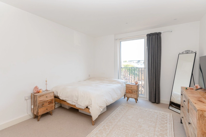 1 bedroom apartments/flats for sale in Duke of Wellington Avenue, Woolwich - SE18 view 4