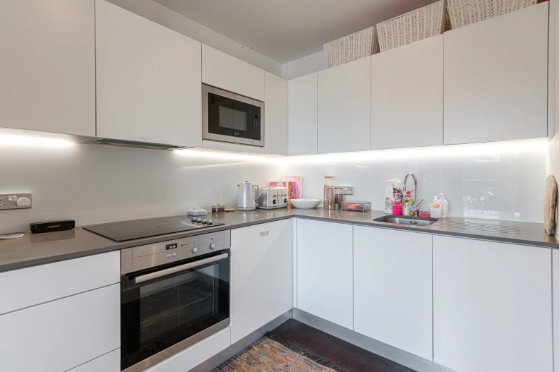 1 bedroom apartments/flats for sale in Duke of Wellington Avenue, Woolwich - SE18 view 3