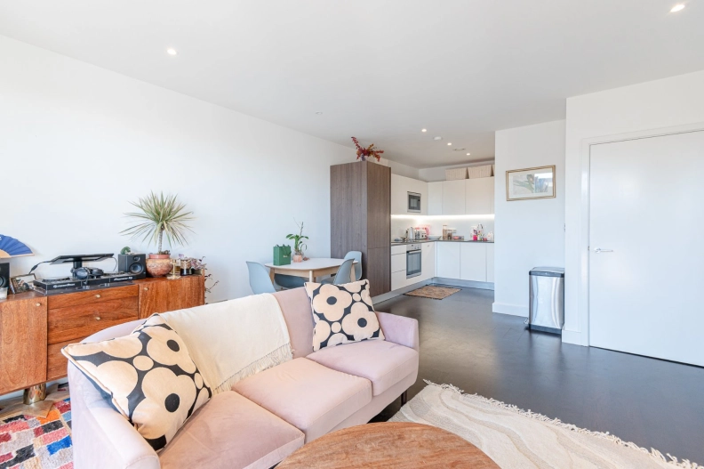 1 bedroom apartments/flats for sale in Duke of Wellington Avenue, Woolwich - SE18 view 7