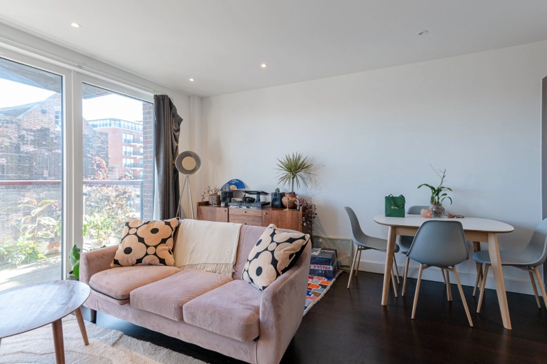 1 bedroom apartments/flats for sale in Duke of Wellington Avenue, Woolwich - SE18 view 11