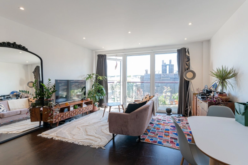 1 bedroom apartments/flats for sale in Duke of Wellington Avenue, Woolwich - SE18 view 13