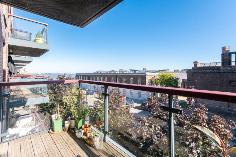 1 bedroom apartments/flats for sale in Duke of Wellington Avenue, Woolwich - SE18 view 2