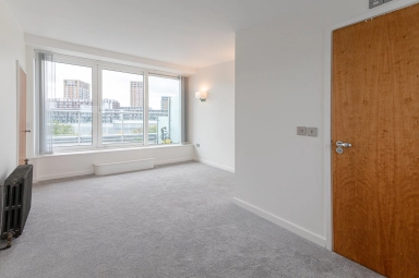 Hopton Road, Woolwich - SE18 view 5