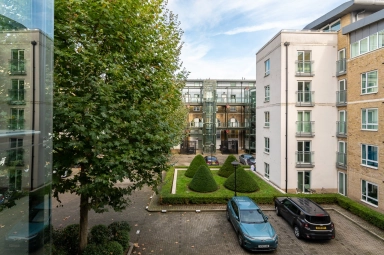 Hopton Road, Woolwich - SE18 view 10