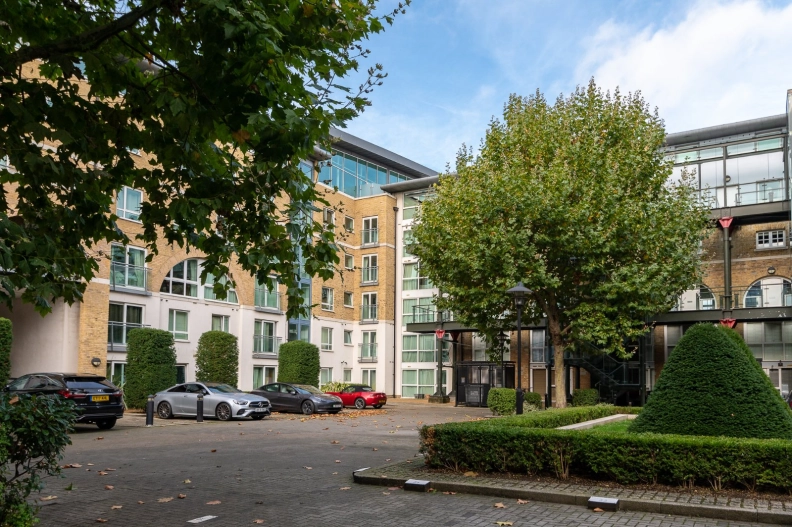 2 bedrooms apartments/flats to sale in Hopton Road, Woolwich-image 1