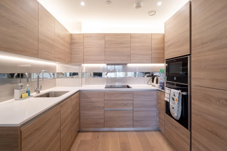 2 bedrooms apartments/flats to sale in Duke of Wellington Avenue, Woolwich-image 2