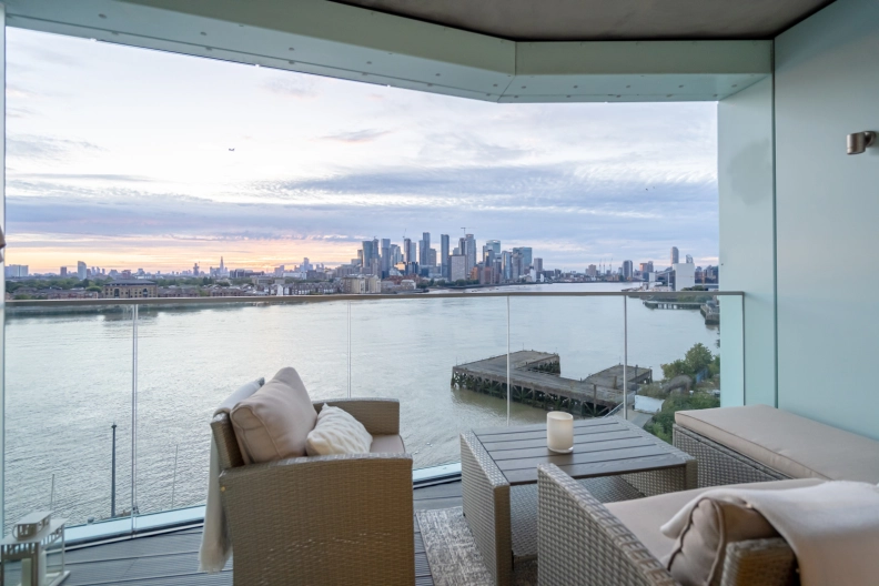 2 bedrooms apartments/flats for sale in Telegraph Avenue, Greenwich - SE10 view 2