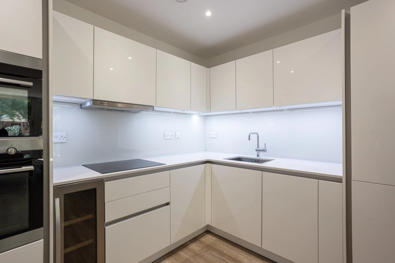 1 bedroom apartments/flats for sale in Telegraph Avenue, Greenwich - SE10 view 4