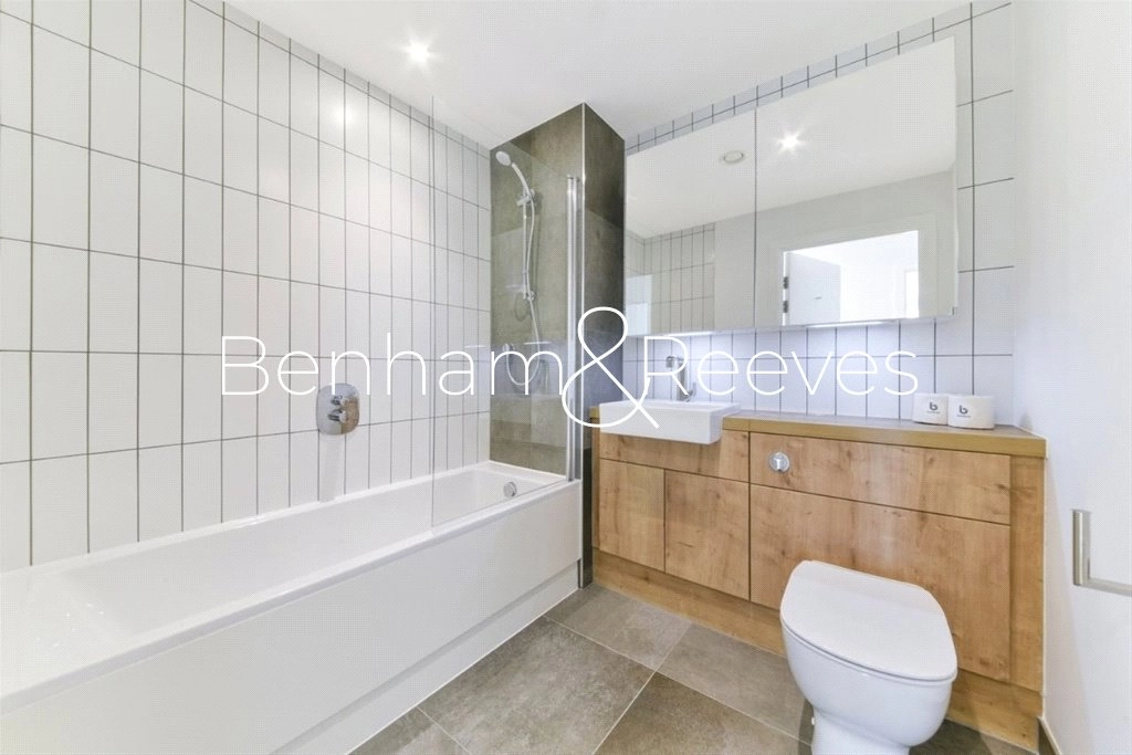 2 bedrooms apartments/flats for sale in Grove Street, London - SE8 view 6