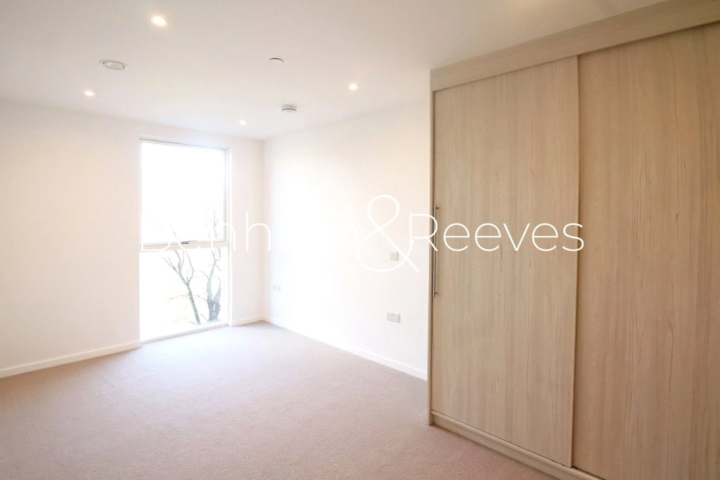 2 bedrooms apartments/flats for sale in Grove Street, London - SE8 view 5