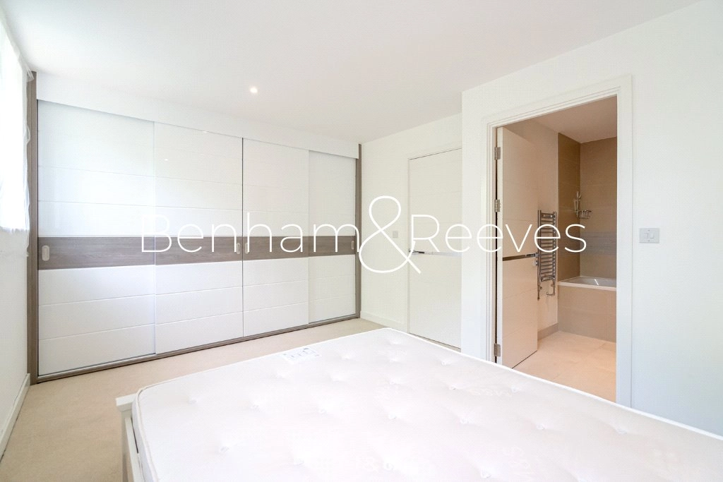4 bedrooms houses for sale in Mary Rose Square, London - SE16 view 3