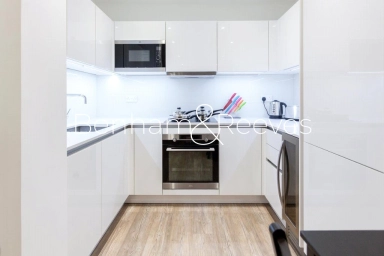 Telegraph Avenue, London - SE10 view 3