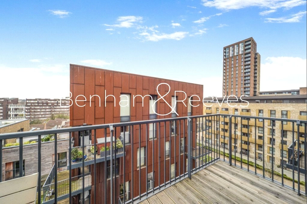 3 bedrooms apartments/flats for sale in Whiting Way, Surrey Quays - SE16 view 2