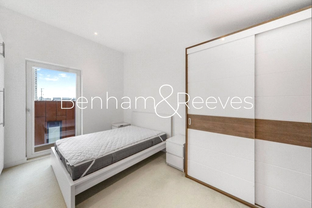 3 bedrooms apartments/flats for sale in Whiting Way, Surrey Quays - SE16 view 7