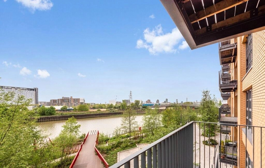 2 bedrooms apartments/flats for sale in Lyell Street, London - E14 view 11