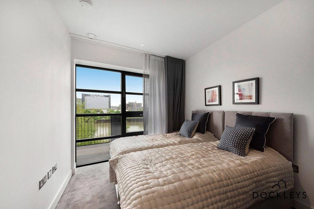 2 bedrooms apartments/flats for sale in Lyell Street, London - E14 view 7